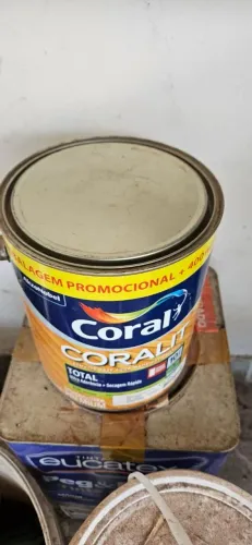 Tinta para metais e madeira coral