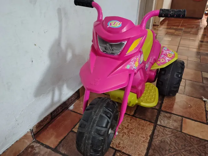 Moto elétrica infantil feminina