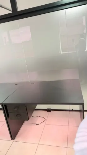 Escrivaninha com gaveta