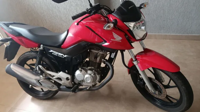 Moto com apenas 15800 km rodados ano 2024