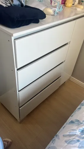 Cômoda pouco usada