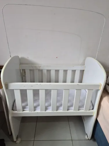 MINI BERÇO com avarias.
