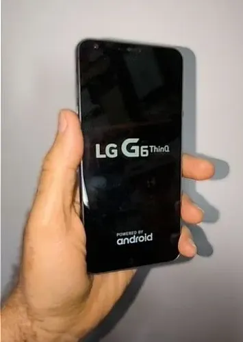 Smartphone LG G6 usado para técnicos ou usuários 