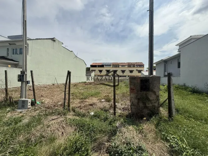 Excelente terreno plano em Camboinhas, Niterói. A apenas 450 metros da praia.
