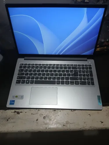 Notebook Lenovo Core i3 12ª Geração | SSD 256GB | Excelente Estado