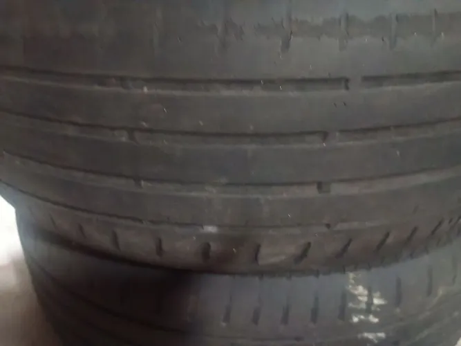 Três pneus 205/55/17 Bridgestone