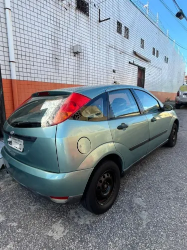 Ford Focus 1.8 16V 5P 2001
