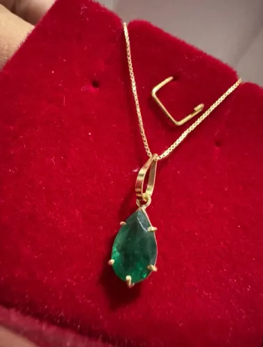 Pinjente de esmeralda no ouro 18k