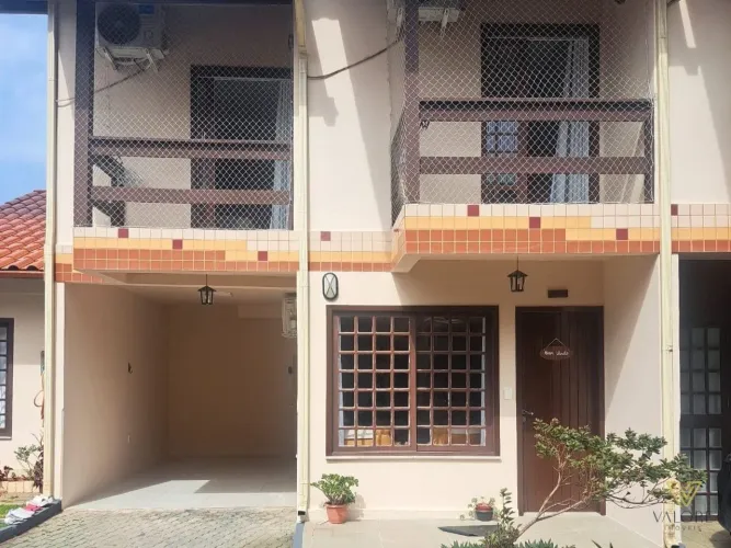 Casa Geminada em Condominio - Mobiliado - Ingleses Norte - 200m da praia