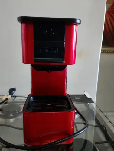 Maquina expresso elétrica de café da marca 3 corações em ótimo Estado