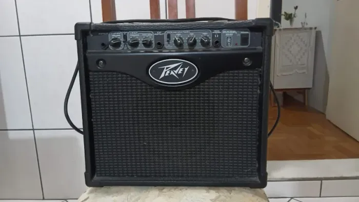 Amplificador de Guitarra Peavey Rage 158