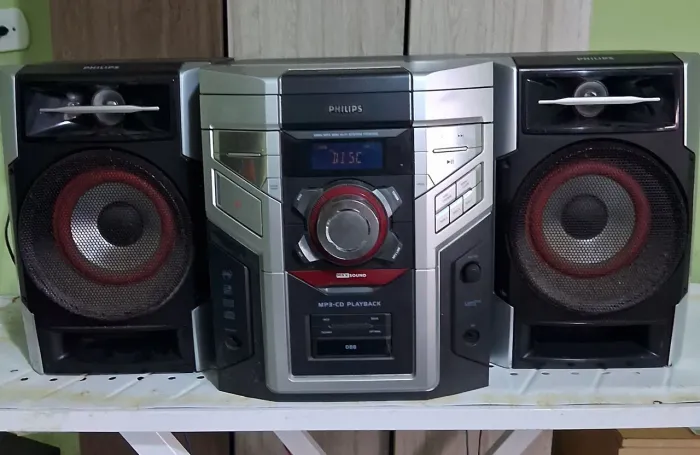 System Philips 3 Cds Mp3 Usb Radio 2 Cxs. Acústicas *leia anúncio as Fwm396