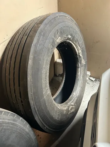 Pneu 275/80 aro 22,5