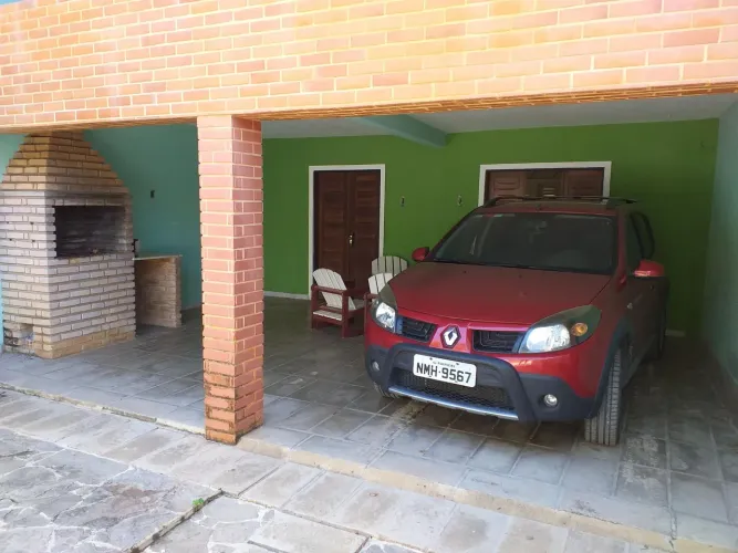 Alugo casa a 50m da praia, igrejas, mercado e mercadinhos...