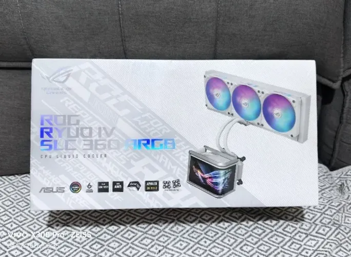 ASUS ROG Ryuo IV SLC 360 ARGB Water Cooler Display AMOLED