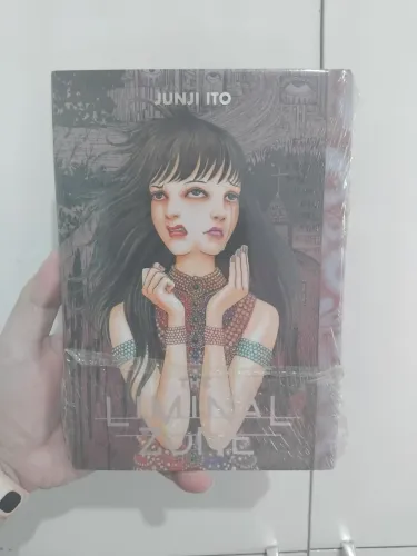 The Liminal Zone - Junji Ito em Inglês