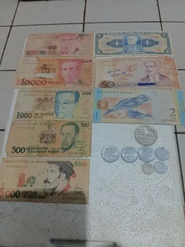 Moedas e notas antigas