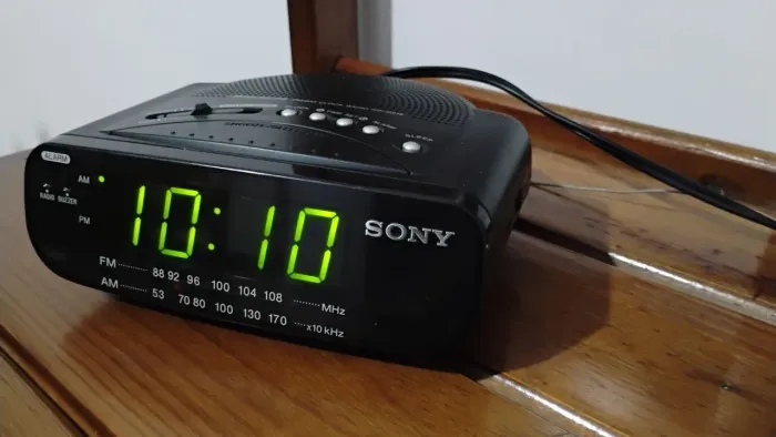  Rádio Relógio Sony ICF-C212 Funcionando