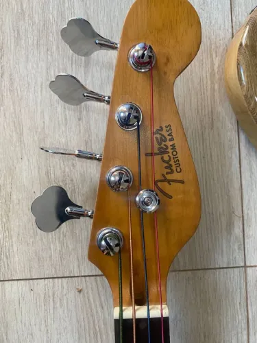 Baixo 4 cordas Handmade Fretless