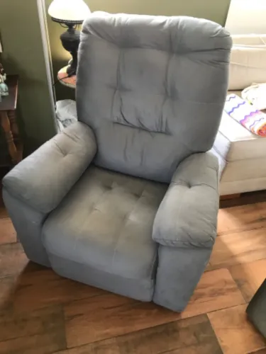 Poltrona retrátil e reclinável usada por cerca de 4 meses
