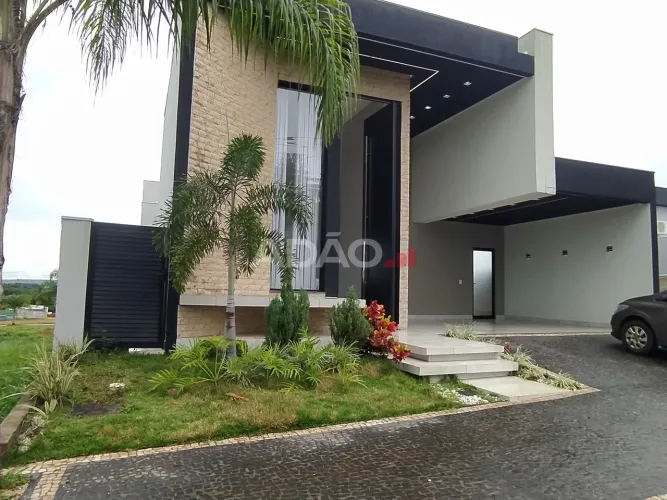 Casa em Condomínio Fechado em Anápolis