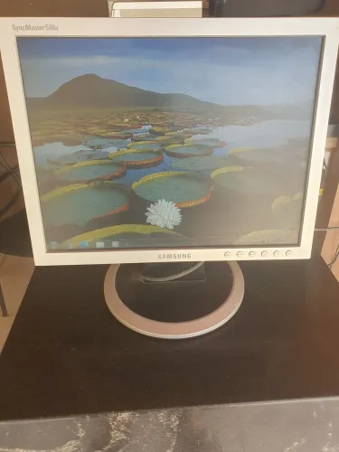 Vendo monitor Samsung SyncMaster 540n 4:3.