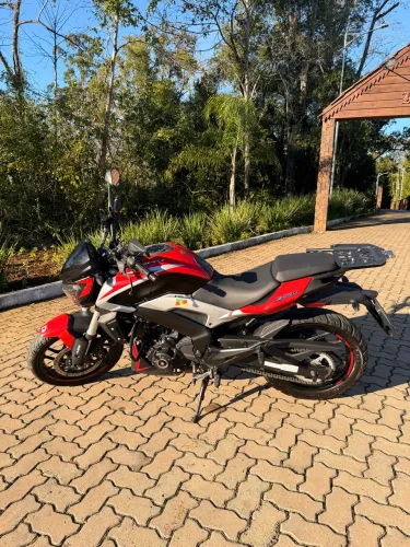Bajaj Dominar 250 2025 - Vermelha | Único Dono