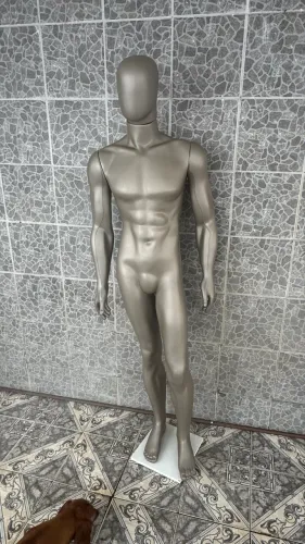 Manequim masculino bombado savana
