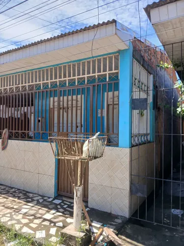 Casa com bomba inclusa e já instalada, água e luz da equatorial. Tudo regularizado.