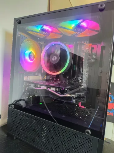 PC Gamer Ryzen 5 1600/ RX 580/ 16GB RAM