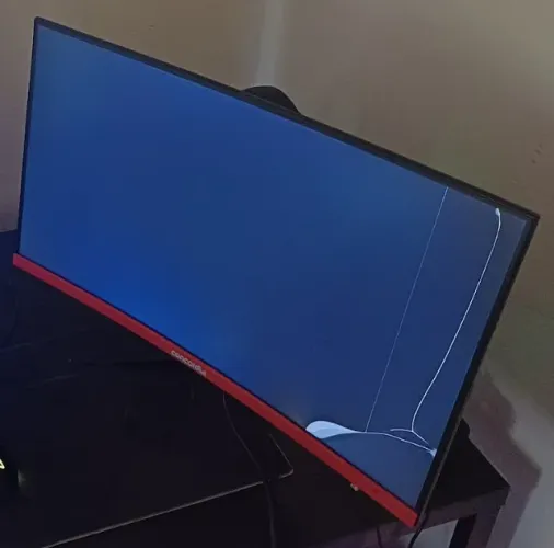 Defeito no Painel - Monitor Gamer Curvo Concórdia 23.8" 100Hz