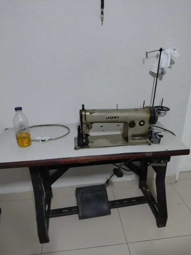 Máquina de custura reta industrial