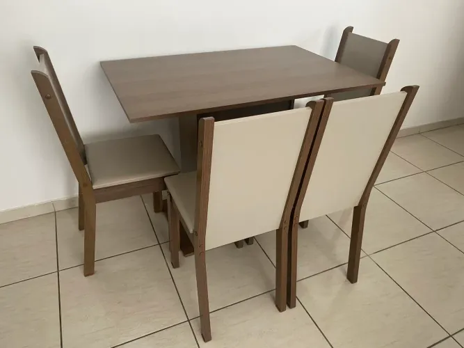 Mesa de Jantar (4 cadeiras)