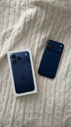 iPhone 17 Pro Max 256GB Deep Blue - Estado de Novo