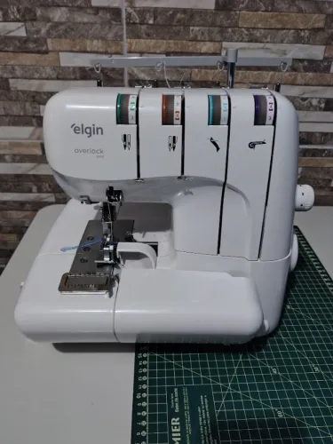 Máquina de Costura Overlock Elgin 2000 - Portátil
