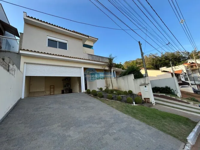 Casa a venda no Condomínio em São Roque !