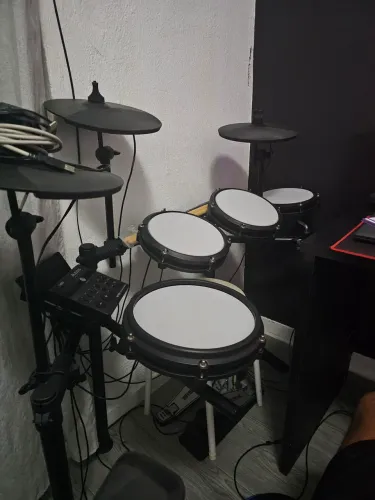 Bateria Alesis Nitro Max