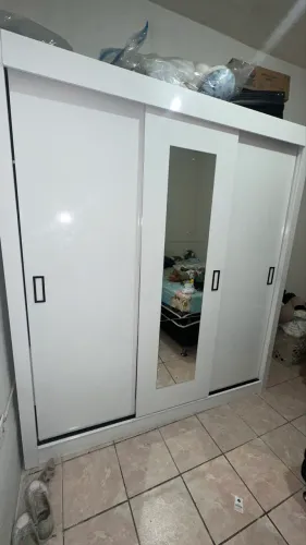 VENDO GUARDA- ROUPA novo so tem 2 meses de uso