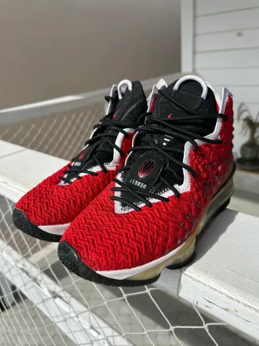 Tênis LeBron XVII Vermelho - 40