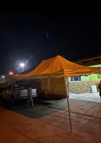 Tenda 4x3 semi nova