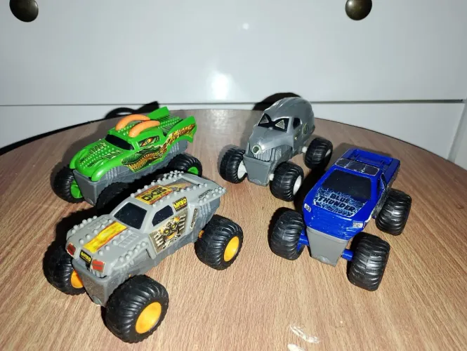 Lote 4 Carrinhos Monster Jam McDonald's Com Fricção (Max-D, Blue Thunder)
