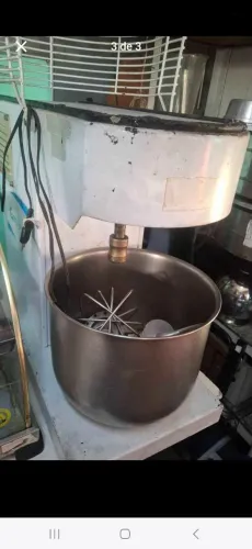 Batedeira planetária industrial 12 kilos 4 batedores 