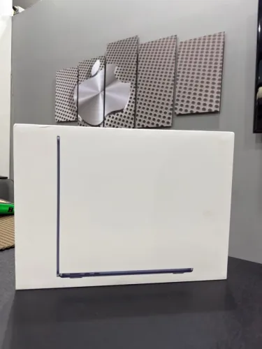 Macbook AIR M5 - novo lacrado (16GB RAM SSD 512GB TELA 13?