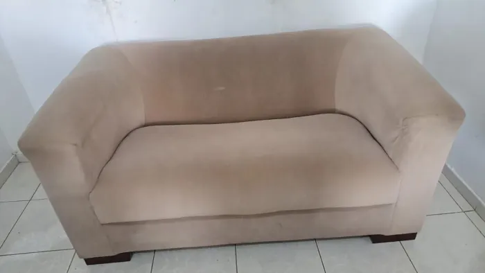 Sofá de dois lugares