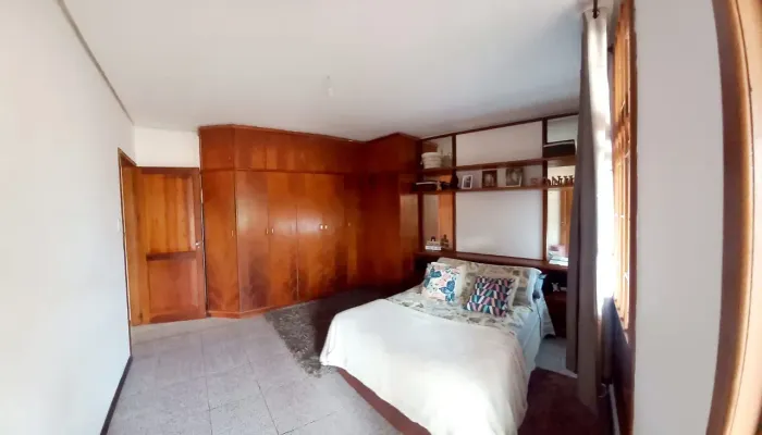 Aluga-se quarto individual em casa familiar/ somente mulheres