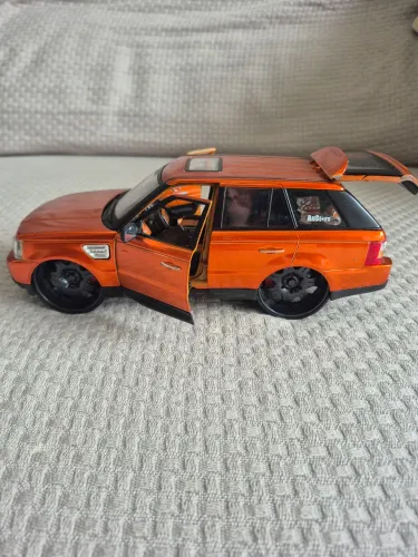 Carro Miniatura escala 1:18  Range Rover Sport  - MAISTO<br>Valor R$ 369,00