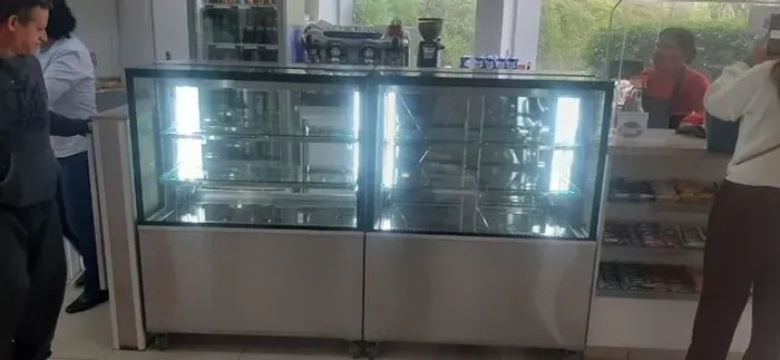 expositora vitrine em inox para bolos