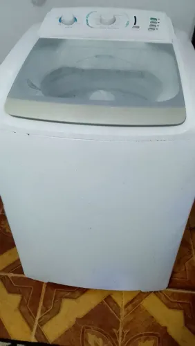 Máquina de lavar roupa Electrolux 15 km três meses de garantia retirar no endereço.