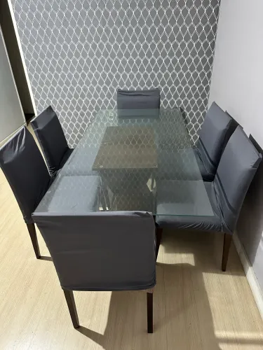 Mesa de vidro com 6 cadeiras