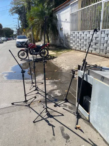 Pedestais de microfone